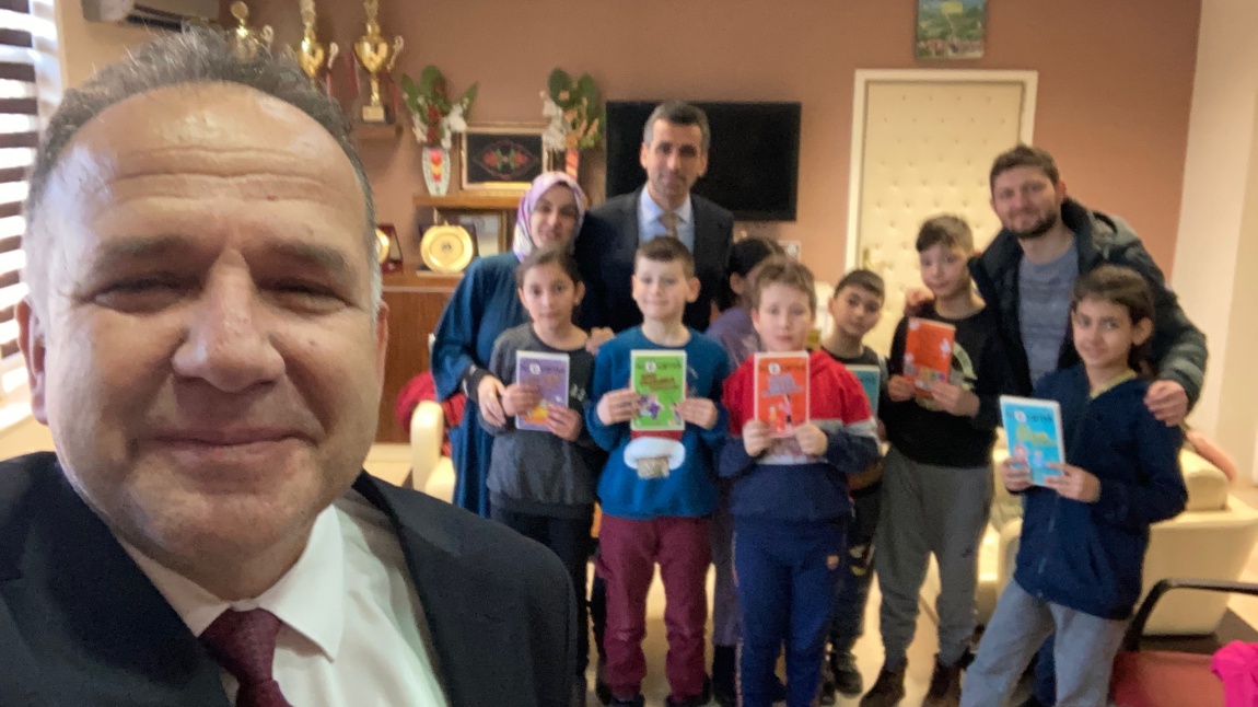 Kumluca Belediye Başkanı İsmail CAN'dan Okur Yazar Projemize Destek